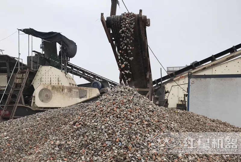 碎石機生產(chǎn)石子作業(yè)現(xiàn)場 碎石機生產(chǎn)石子作業(yè)現(xiàn)場