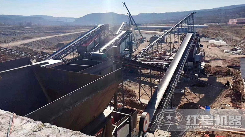 皮帶輸送機(jī)貫穿生產(chǎn)環(huán)節(jié) 皮帶輸送機(jī)貫穿生產(chǎn)環(huán)節(jié)