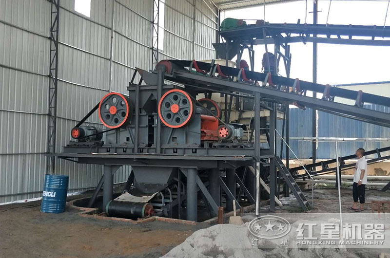 46顎破是生產(chǎn)線初級破碎機 顎式破碎機是生產(chǎn)線初級破碎機