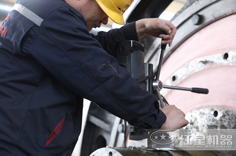 球磨機(jī)設(shè)備制造車(chē)間 球磨機(jī)設(shè)備制造車(chē)間