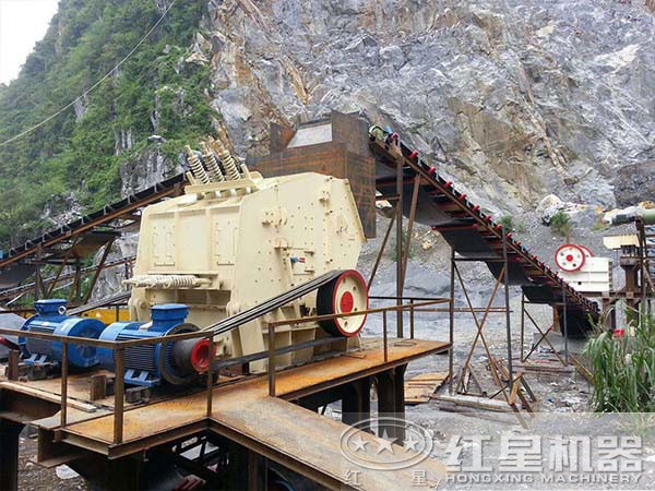 1315反擊式破碎機作業(yè)現(xiàn)場圖 1315反擊式破碎機作業(yè)現(xiàn)場圖