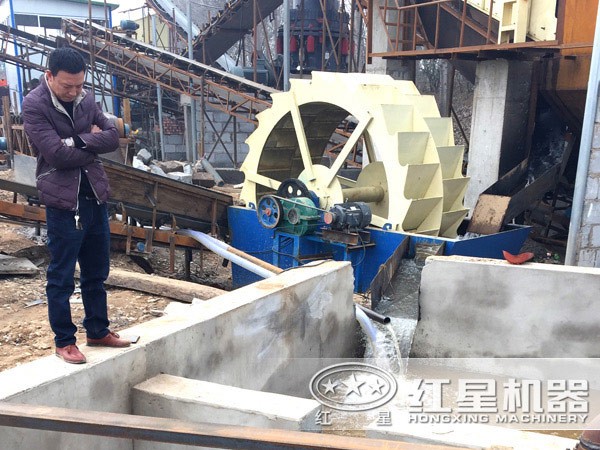山東張老板洗砂機作業(yè)現(xiàn)場 山東張老板洗砂機作業(yè)現(xiàn)場