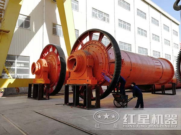 球磨機(jī)整齊擺放 球磨機(jī)整齊擺放