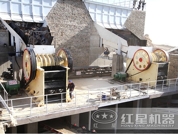 紅星PE-900×1060鄂式破碎機(jī)投入現(xiàn)場施工中 紅星PE-900×1060鄂式破碎機(jī)投入現(xiàn)場施工中