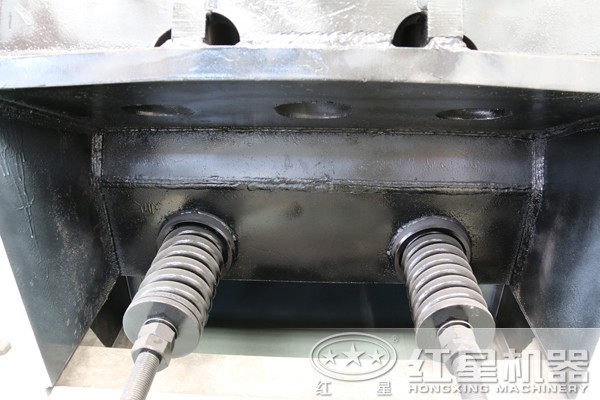 背面過載彈簧細節(jié)圖 背面過載彈簧細節(jié)圖