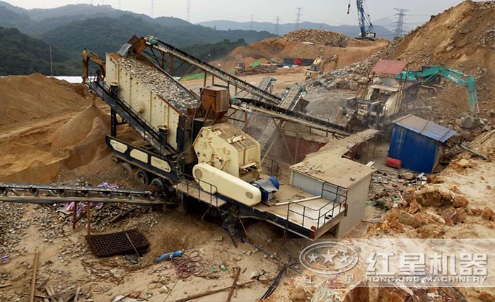 紅星輪胎式移動破石機(jī)現(xiàn)場 紅星輪胎式移動破石機(jī)現(xiàn)場