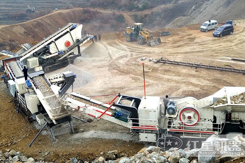 履帶移動石子沙石機，三機聯(lián)合，破碎