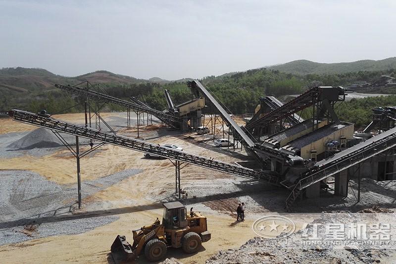 砂石生產(chǎn)線現(xiàn)場(chǎng) 砂石生產(chǎn)線現(xiàn)場(chǎng)