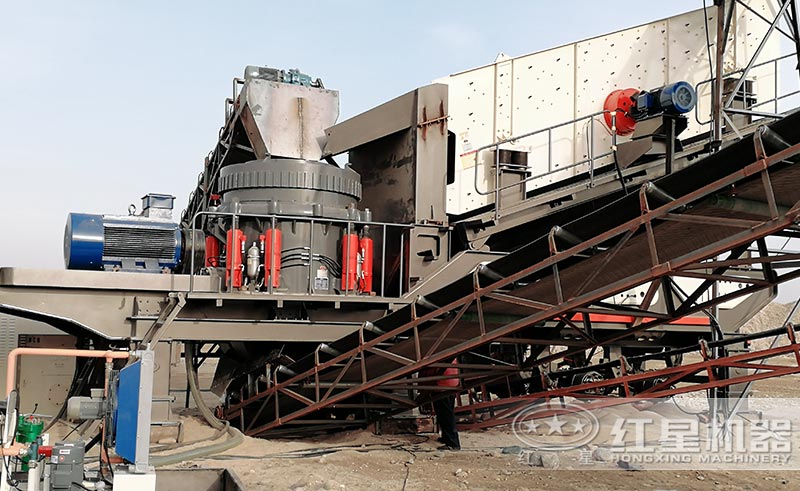 曲陽(yáng)移動(dòng)圓錐式破碎站安裝現(xiàn)場(chǎng)