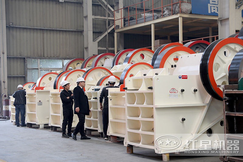 近距離參觀更能了解顎式石頭破碎機(jī)的材質(zhì)、構(gòu)造